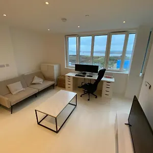 Apartment Premium 1 Bedroom In London - River Thames View, Ilford