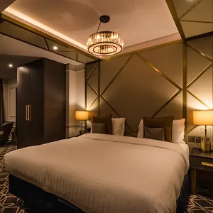 Hotel Seven