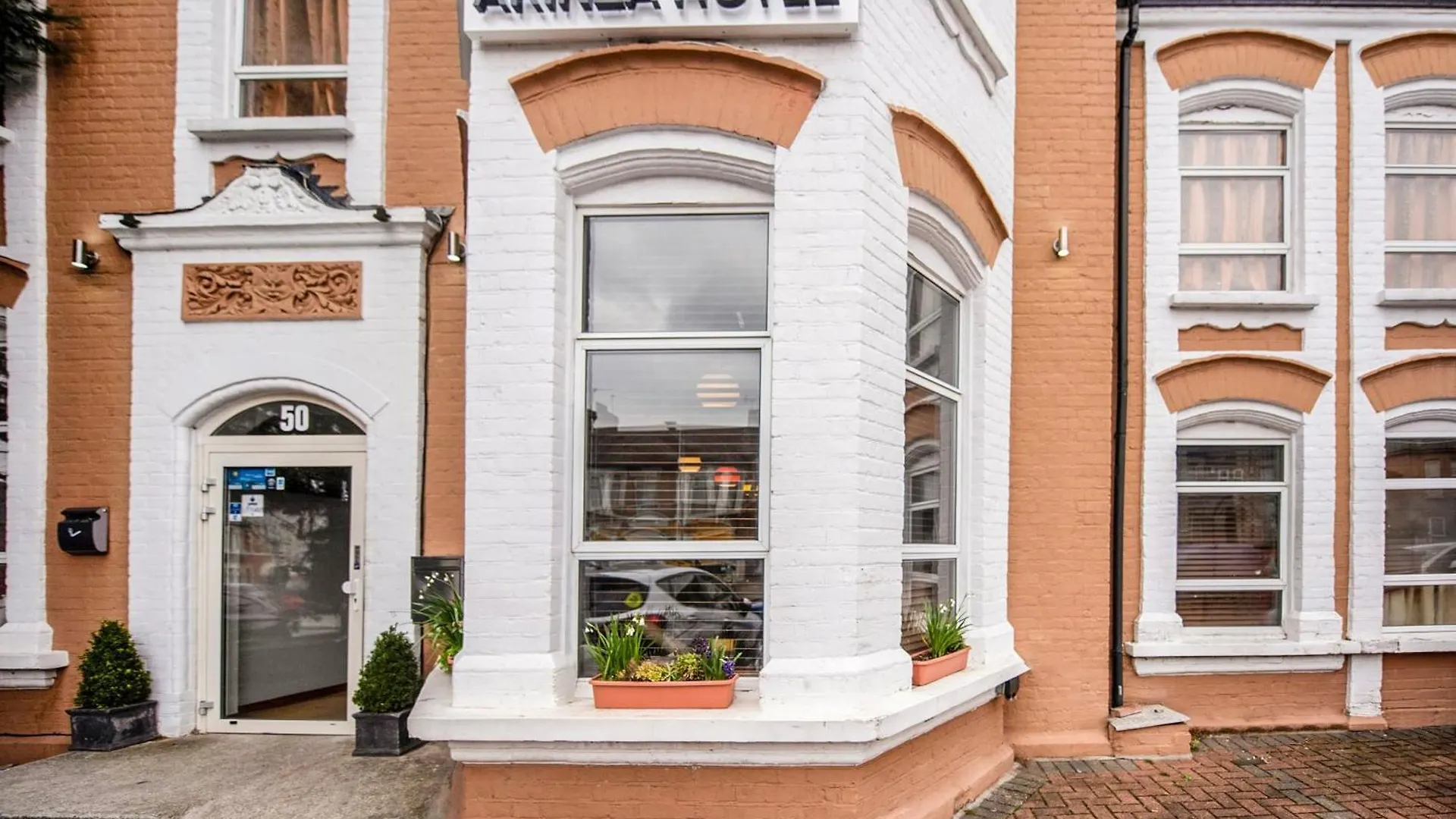 *** Отель Arinza Hotel, London Илфорд Великобритания