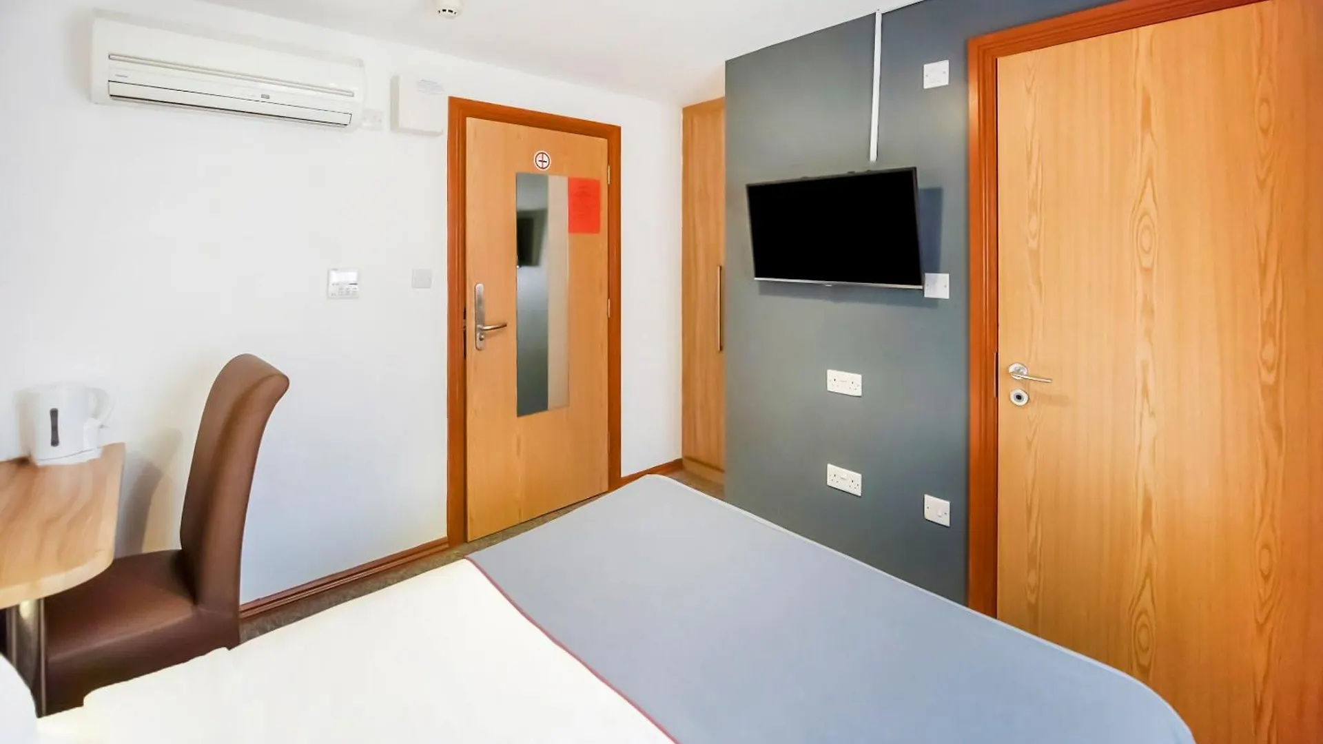 Arinza Hotel, London Илфорд Отель