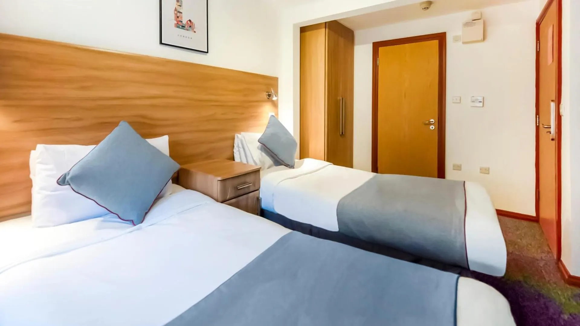 Arinza Hotel, London Илфорд 3*,