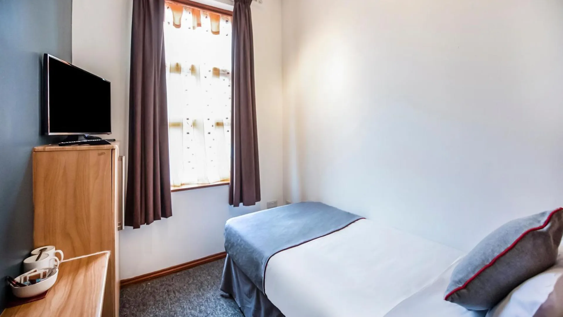 *** Отель Arinza Hotel, London Илфорд Великобритания