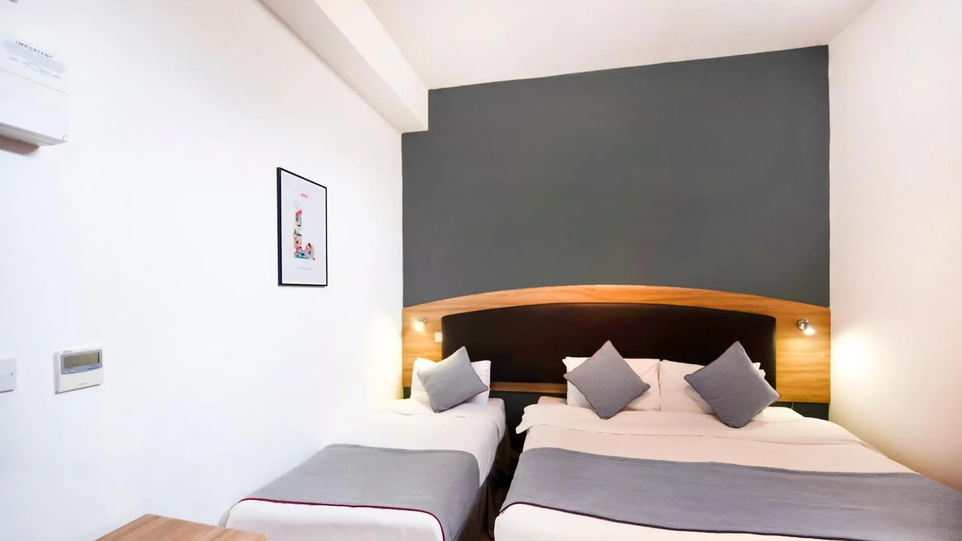 Отель Arinza Hotel, London Илфорд