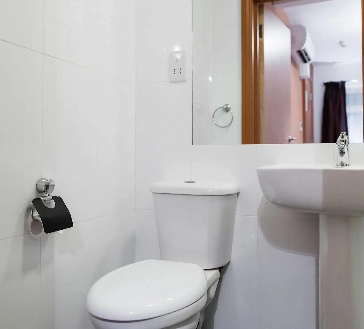 Arinza Hotel, London Илфорд Отель