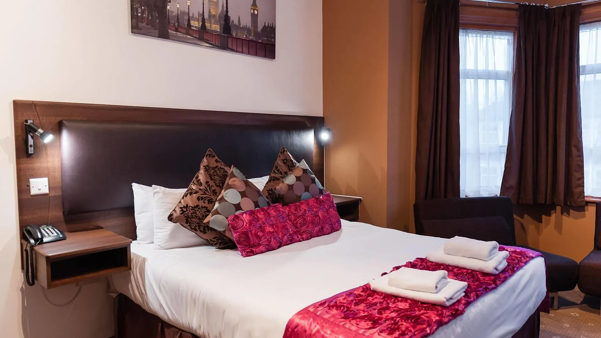 Отель Arinza Hotel, London Илфорд